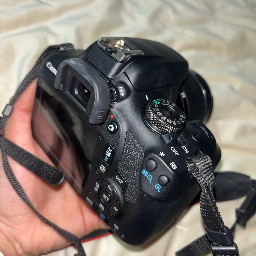 Canon EOS Rebel T7 Kit - Black